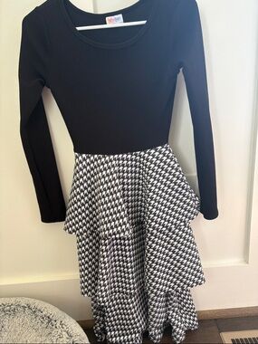 LuLaRoe Black & White Houndstooth Tiered Long Sleeve Dress